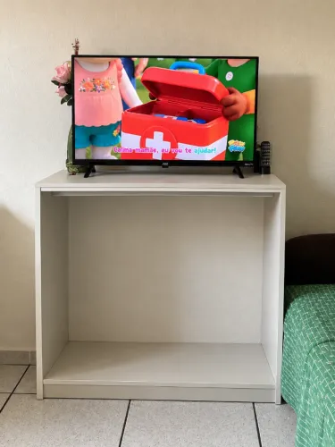 MESA COM CABIDEIRO