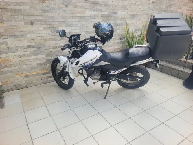 Moto crosser em ótimo estado
