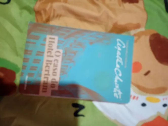 Livro semi-novo Ágatha Christie
