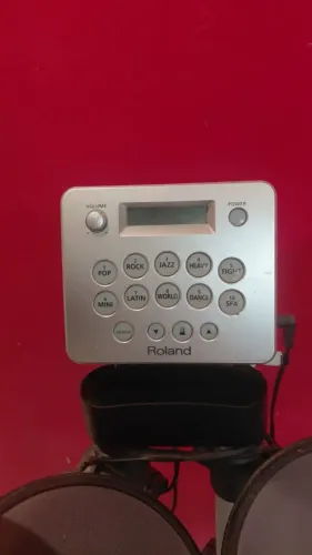 Bateria elétrica Roland