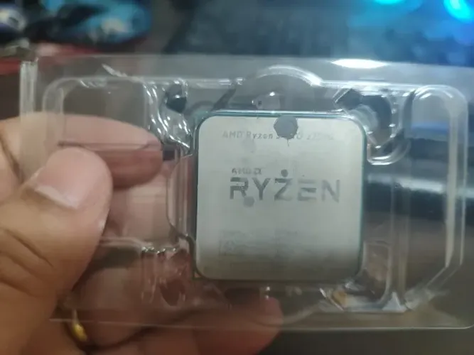 AMD Ryzen 3 2200G