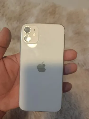 Celular iPhone 11 pra retirar pessas desligou do nada e não quero ajeitar