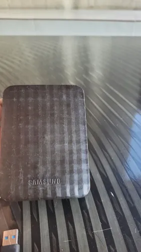 HD externo da Samsung com 1TB de armazenamento