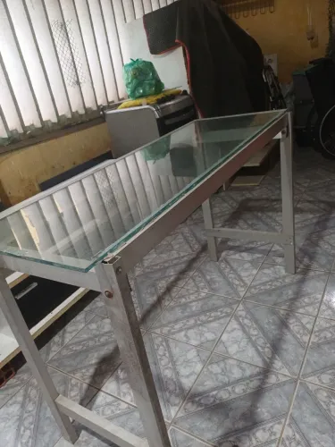 Mesa para escritório de vidro em bom estado