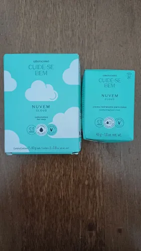 Creme hidratante para mãos e 2 sabonetes em barra