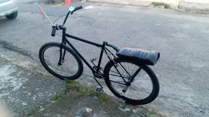 MONTADINHA BICICLETA ARO 26, COM BANCO XR E BAGAGEIRO PRATA JUNTOZ EXPLICO NO PV.
