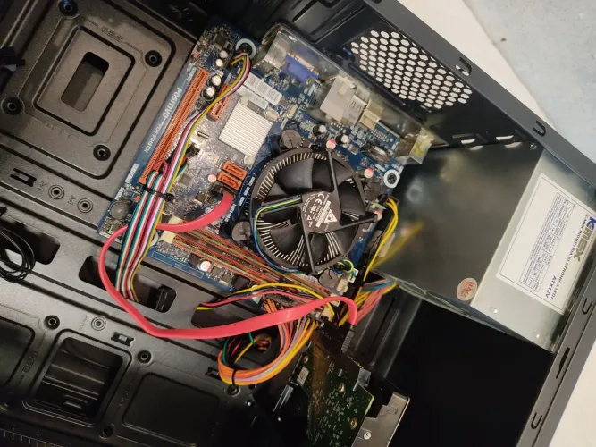 Vendo duas CPUs JUNTAS ! um i5 e um i3