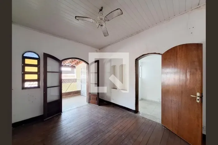 Casa à Venda - Água Fria, 3 Quartos, 225 m2