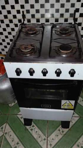 Vende se um fogão 4 boca