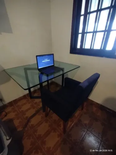 MESA EM VIDRO 15MM + POLTRONA ESTOFADA