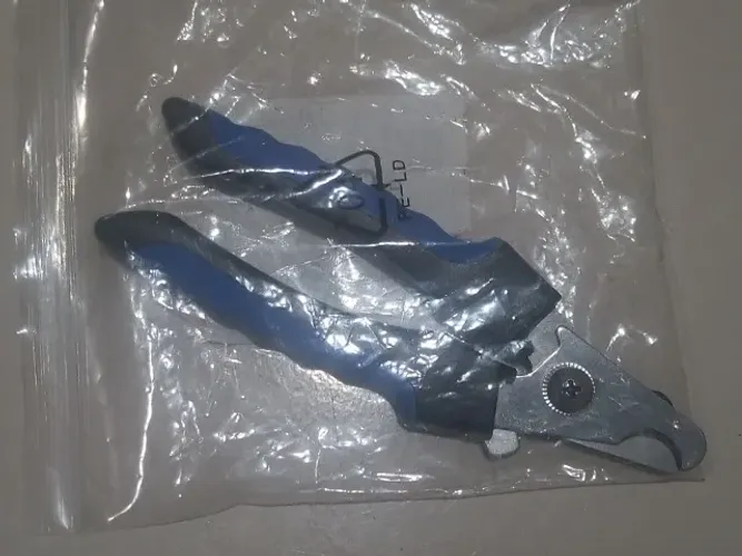 VENDO : FERRAMENTA ALICATE DE CABO - *