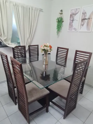 Conjunto de Jantar Alto Padrão 8 Lugares - Mesa com Tampo de Vidro Trabalhado 