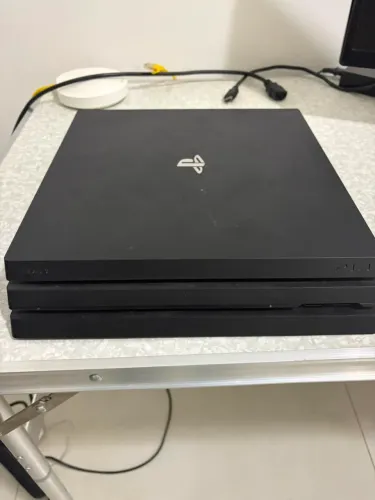 PS4 Playstation 4 Pro 1T + 2 Controles
