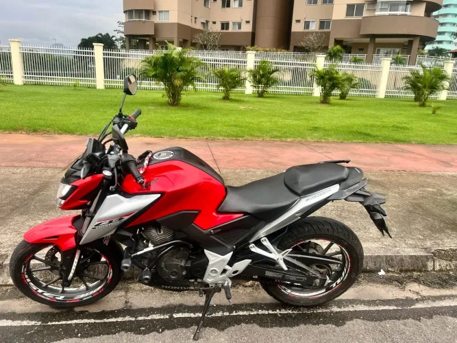 Cb Twuister 300f novíssima moto de passeio nada pra fazer só transferir e andar ?