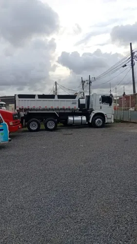 Caçamba de procedência a mas nova da região 