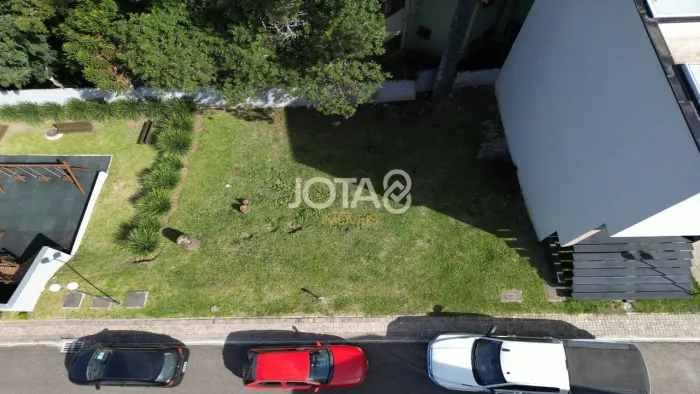 TERRENO FACE NORTE EM CONDOMÍNIO NO CAMPO COMPRIDO Terreno No Condomínio Bosque Tramontin
