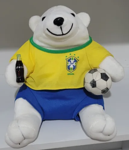 Boneco Urso Polar Esportista Futebol Brasil Pelucia Vintage Coca Cola anos 90