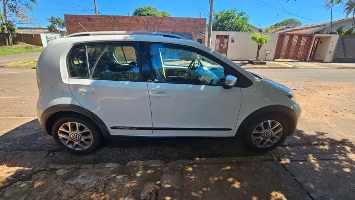 Volkswagen Up! Cross 1.0 TSI Total Flex 12V 5P 2016