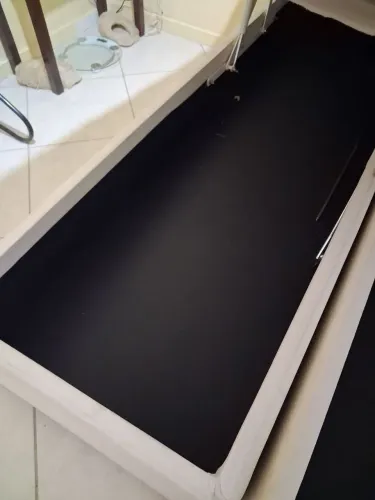 Cama box casal.  Com 1 arranhão de gato em um lado da cama .Só estou vendendo a cama