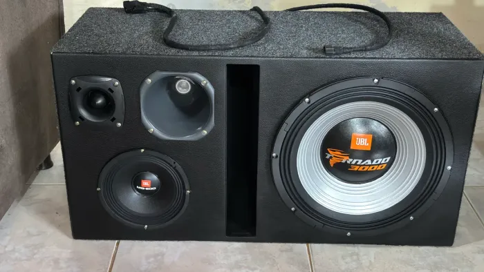 Caixa de Som Automotivo Trio Completa JBL Tornado 3000 + Taramps