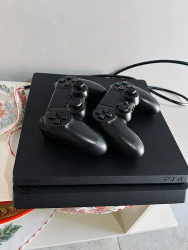 Vende - se ps4 slim 