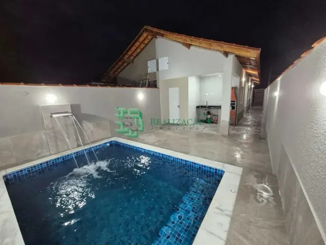 casa com piscina boa e barata em Itanhaém