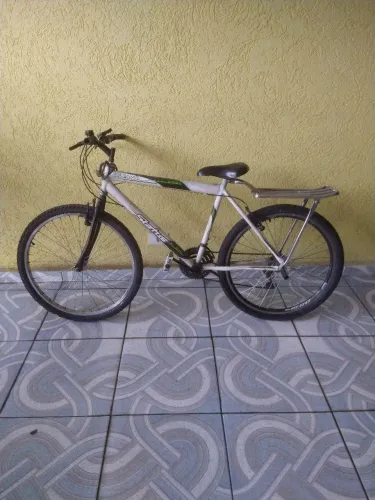 Bicicleta usadinha boa....