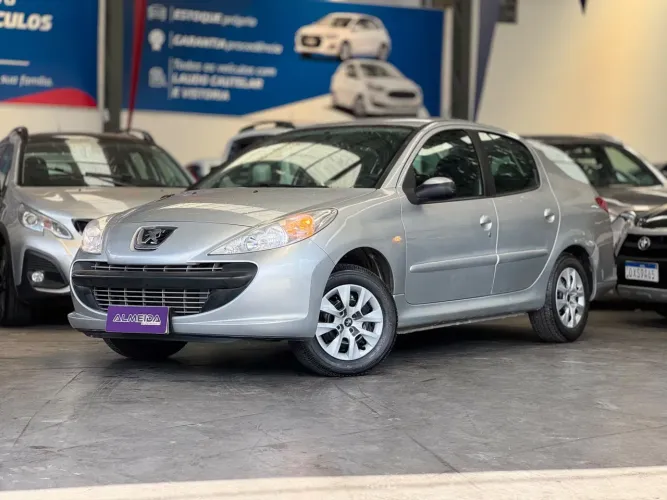 Peugeot 207 XR 1.4 Flex 8V 5P 2011