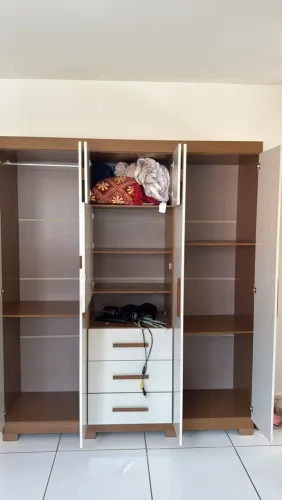 Guarda roupa seminovo 