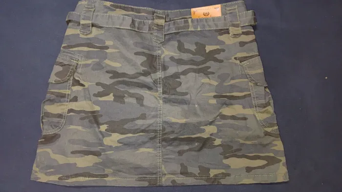 Saia camuflada tamanho 40 nunca usada