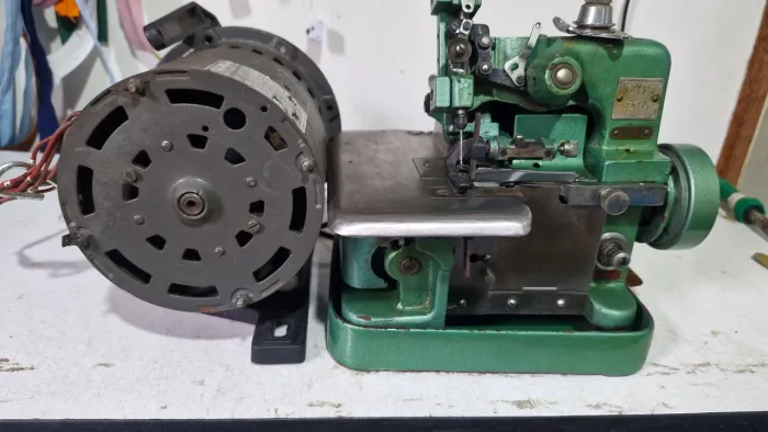 Overloque Industrial Three Star Extra GN1-6 + Motor Eberle - Funcionando