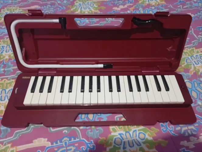 Escaleta 37 teclas profissional YAMAHA P37-D