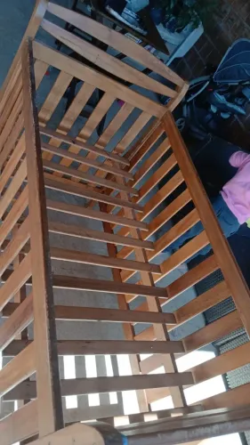 Berço de madeira de demolição 