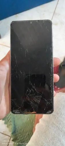 Samsung Galaxy A06 - Com tela quebrada (Para retirada de peças)