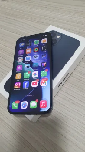 IPhone 13 de 128gb com caixa a bateria 100% e na garantia.