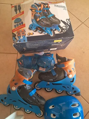 Patins - Hot Wheels - Ajustável - Tamanho 33 a 36 - Fun - Azul - Pouco usado