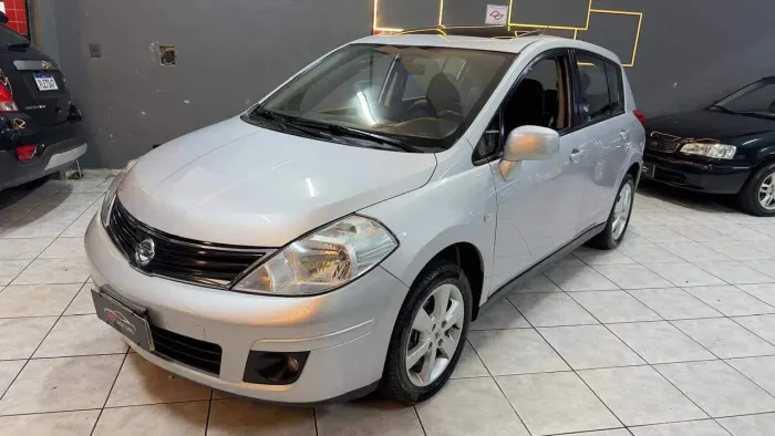 Nissan Tiida SL 1.8/1.8 Flex 16V Aut. 2011