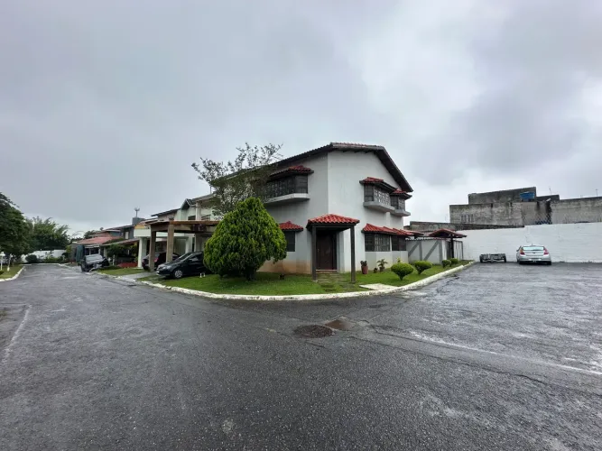 Sobrado em Condomínio em Suzano!