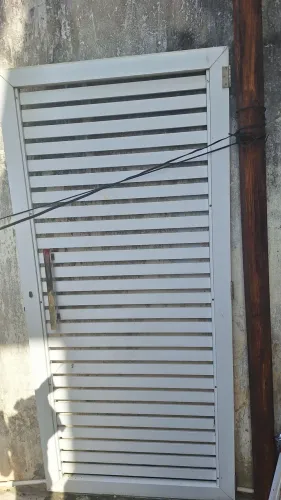 Vende se portão semi novo