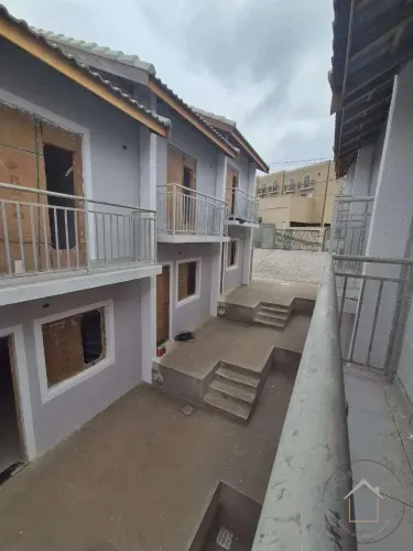 Casa geminada à venda, no Vista Alegre III em Cotia, Chácara Vista Alegre, com 2 quartos, 