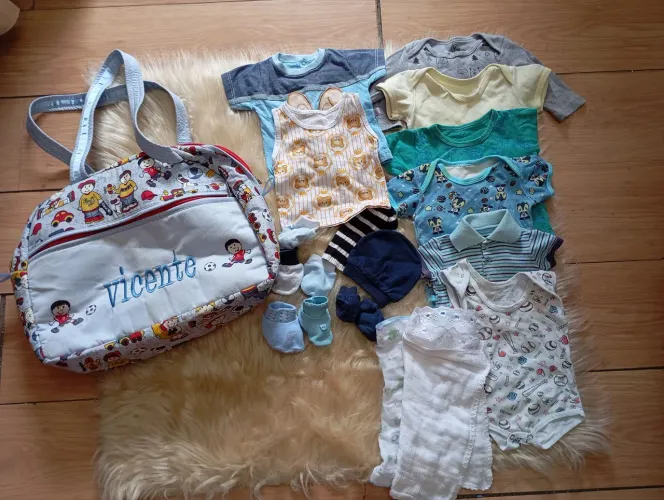 Kit de roupas com bolsa
