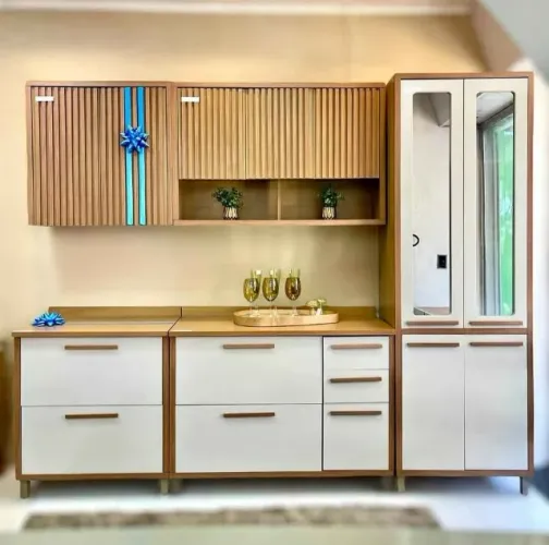 Cozinha Modulada completada moderna e sofisticada Portas De Vidro Ripado Off White 