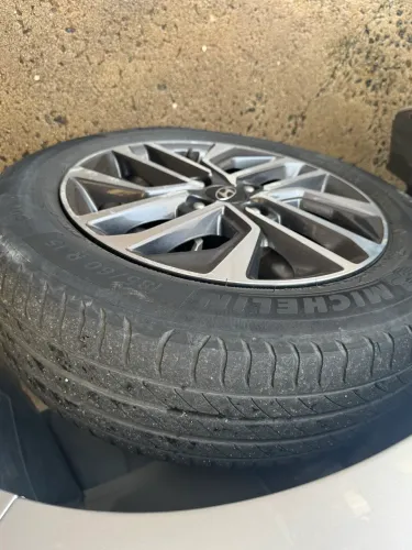 4 pneus michelin 185/60/R15 , meia vida HB 20
