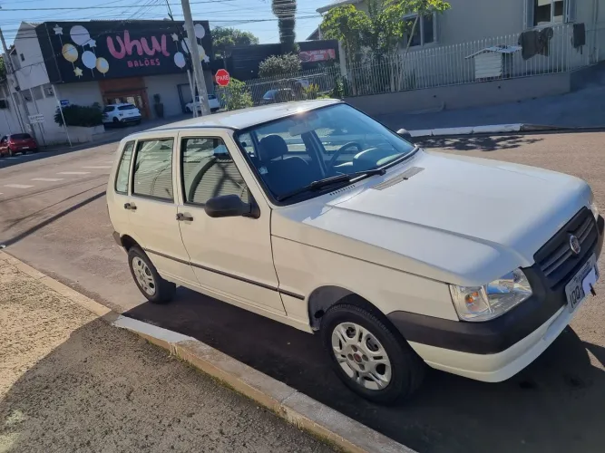 Fiat Uno Mille Celeb/celeb.econ 1.0 F.flex 4P 2010