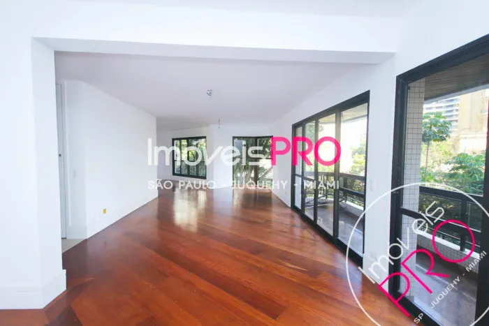 Lindo apartamento no coração da Vila Nova Conceição.
