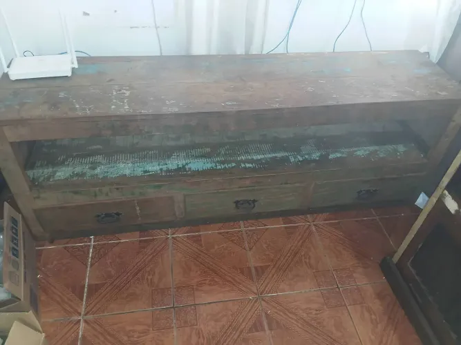 Móveis de madeira de demolição