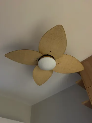 Ventilador de teto decorativo 4 pás em fibra natural + luminária