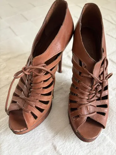 Peep toe, Arezzo!
