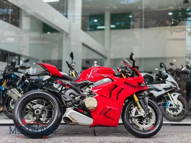 Ducati Panigale v4 s 2023