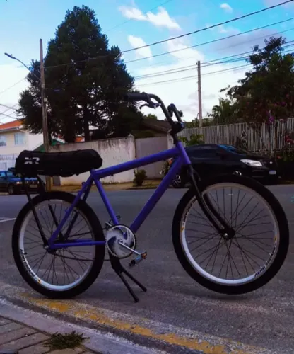 Bicicleta montadinha utilizada poucas vezes